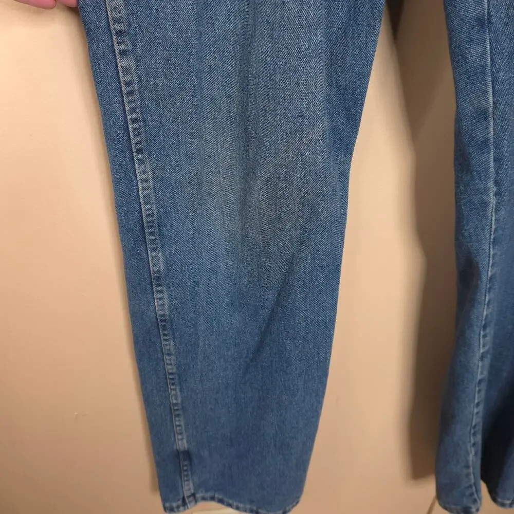 Wrangler Men's Rugged Wear Relaxed Fit Jeans in Medium Wash Size 44x32